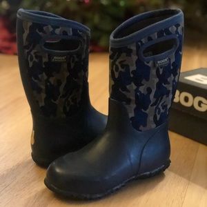 Bogs Durham Camo Boots (sz 1)